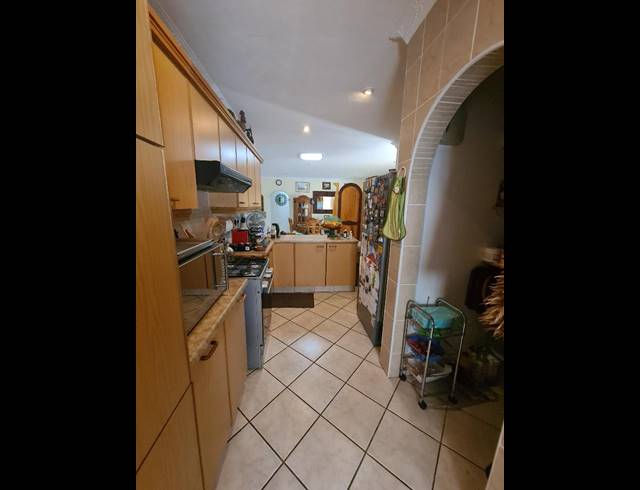 4 BEDROOM TOWNHOUSE FOR SALE IN SHELLY BEACH